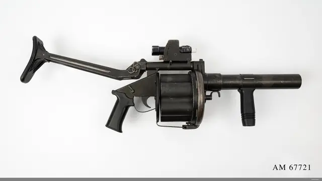 Lança-granadas de tambor Milkor MGL real, do Museu do Exército da Suécia (foto de referência real, não é imagem do GTA 6)