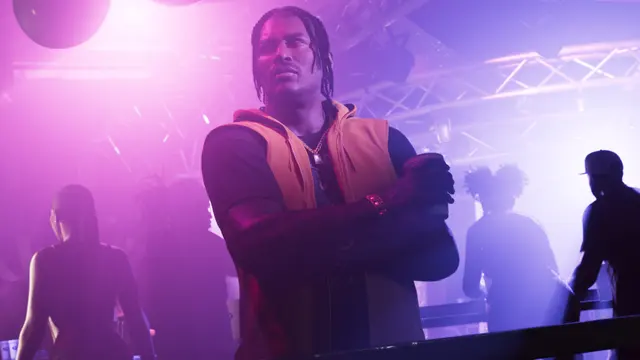 Dre'Quan Priest na boate com luz roxa, em captura oficial do GTA 6