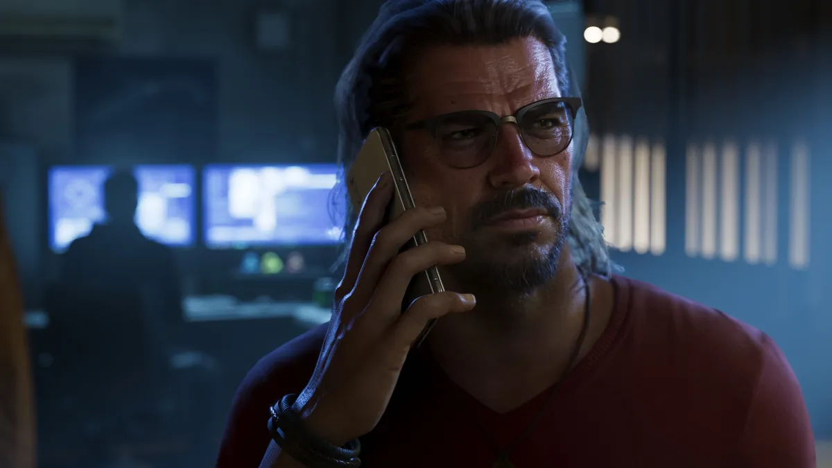 Personagem falando ao celular, em imagem oficial do GTA 6